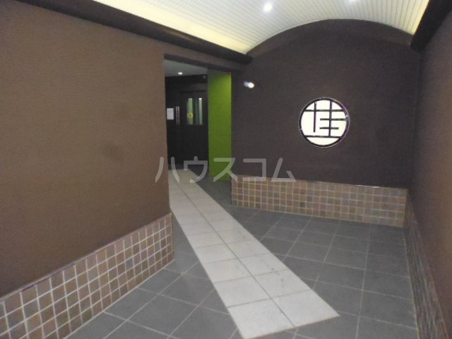 23/30 エントランス