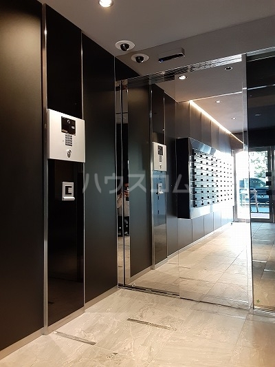 22/23 エントランス