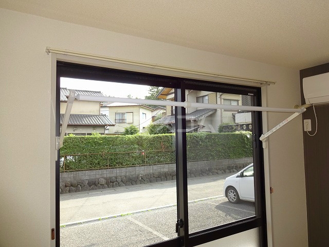 23/30 エントランス