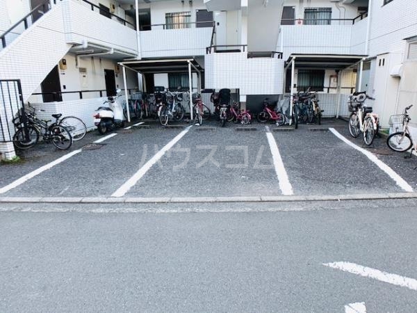 23/30 駐車場
