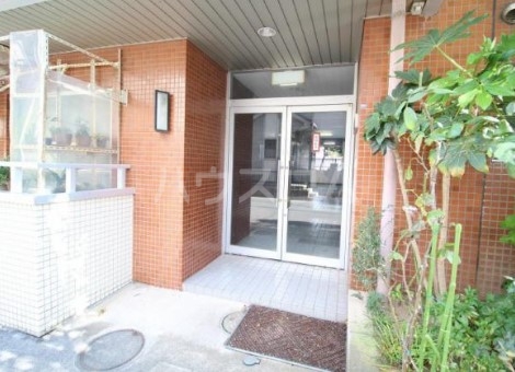 22/23 エントランス