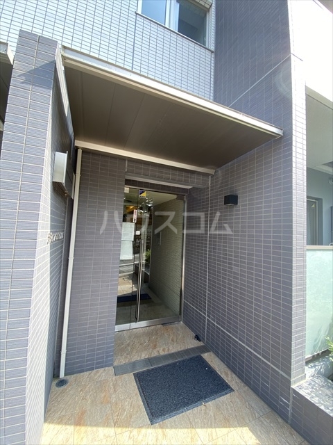 25/30 エントランス