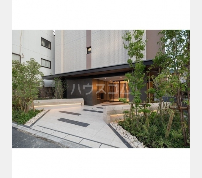 21/27 エントランス