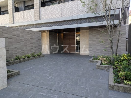 22/30 エントランス