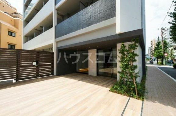 18/19 エントランス