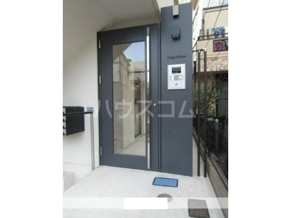 19/30 エントランス