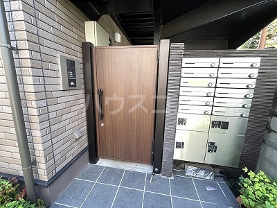 21/23 エントランス