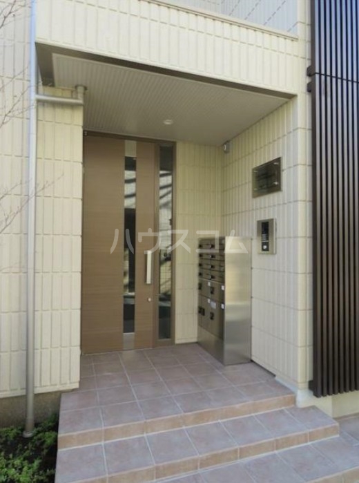 22/28 エントランス