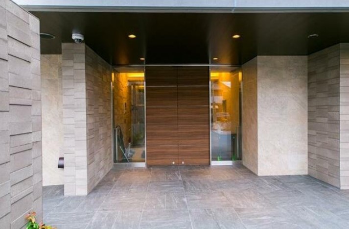 18/28 エントランス