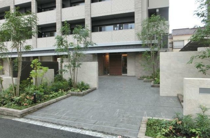 19/28 エントランス