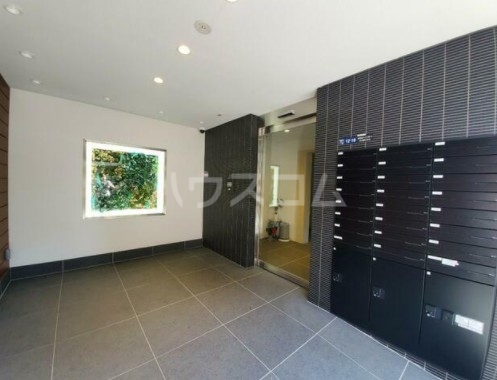 16/19 エントランス