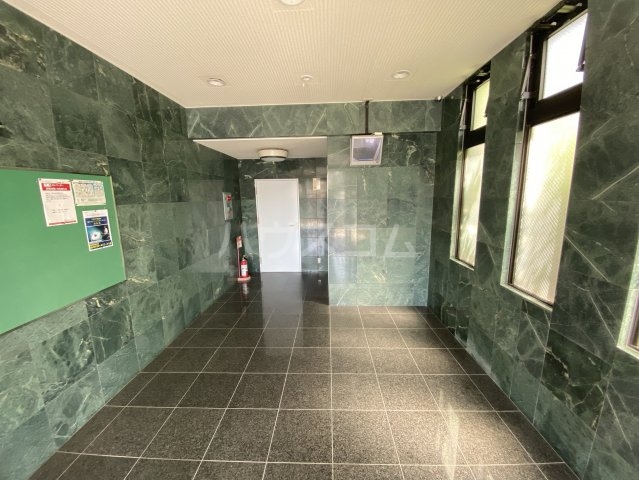 22/30 エントランス