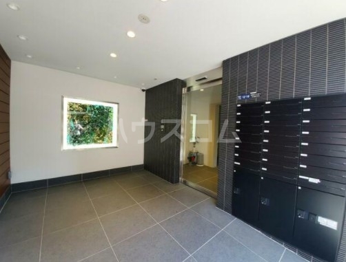 16/19 エントランス