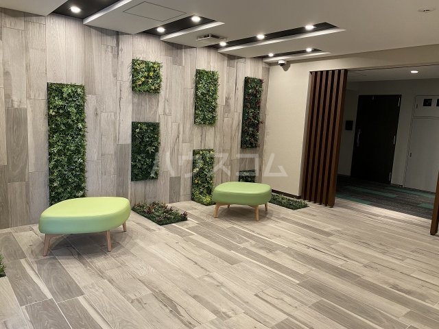 24/30 エントランス