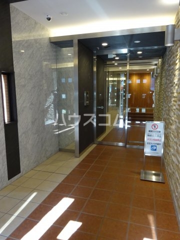 24/30 エントランス