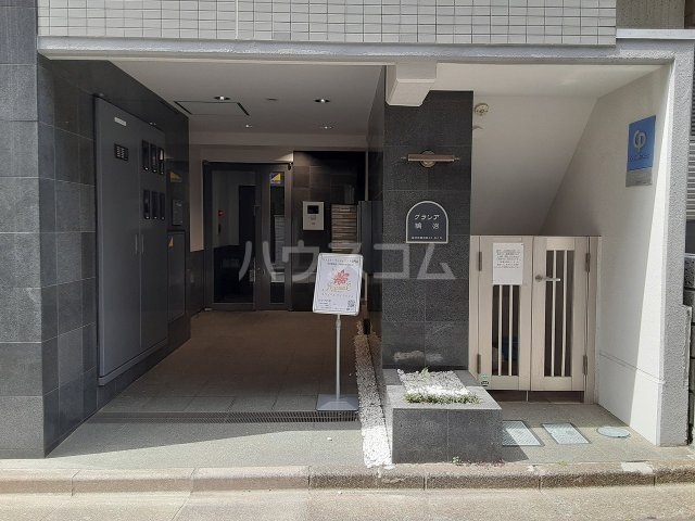 24/25 エントランス