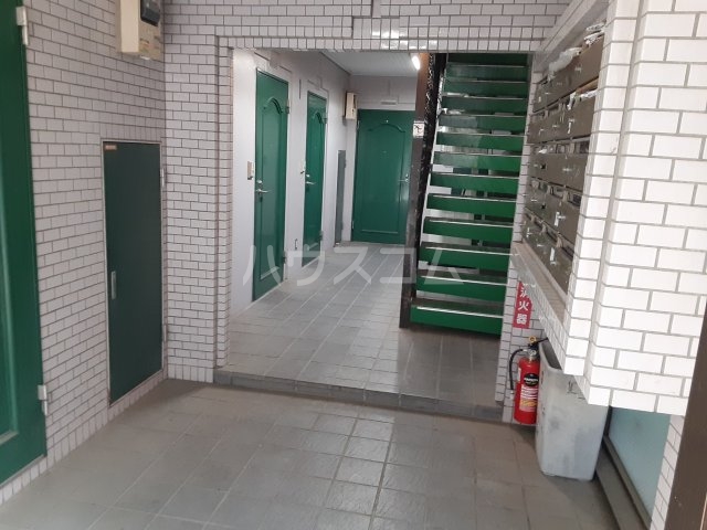 18/23 エントランス