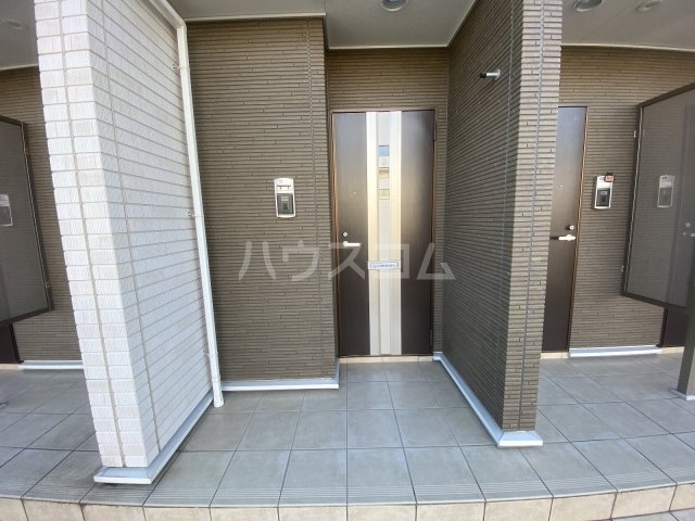 28/30 エントランス
