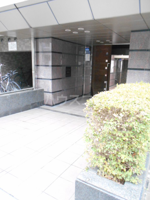 28/30 エントランス