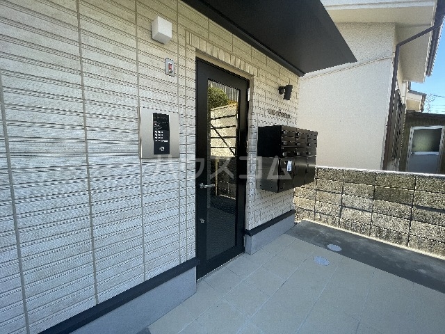 18/28 エントランス