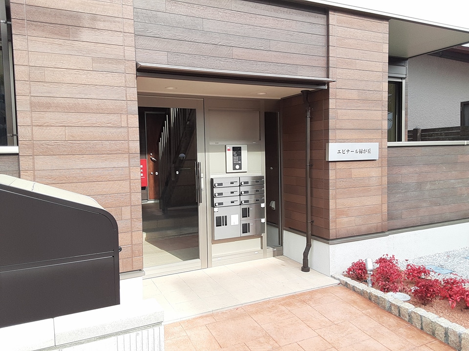 27/30 エントランス