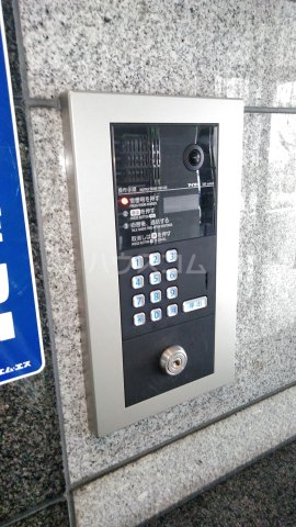 18/27 エントランス