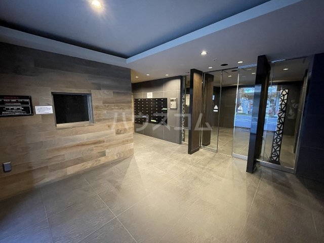 21/30 エントランス