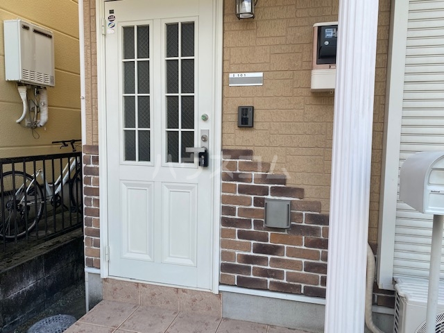 27/29 エントランス