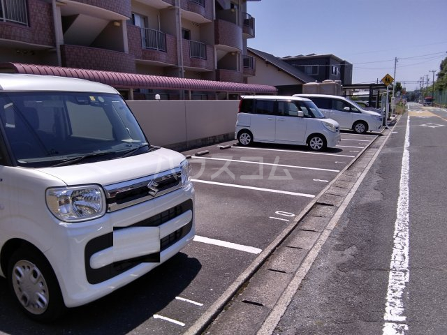 28/30 駐車場