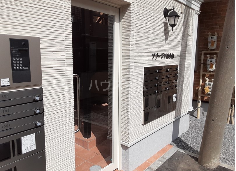 16/18 エントランス