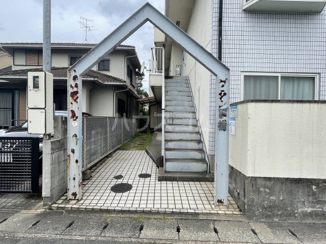 25/30 エントランス