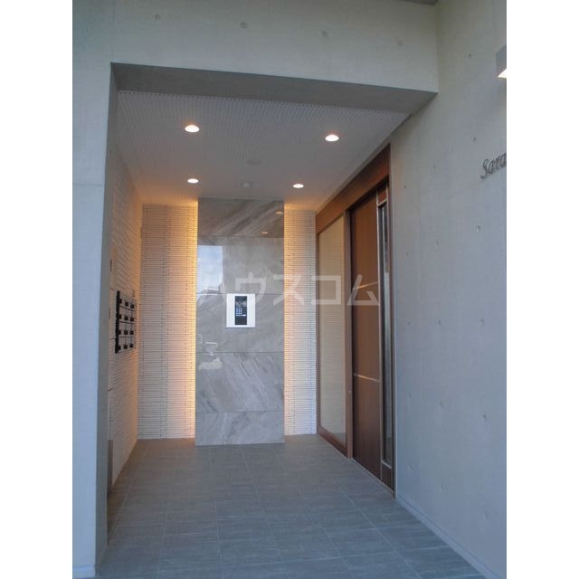 2/4 エントランス