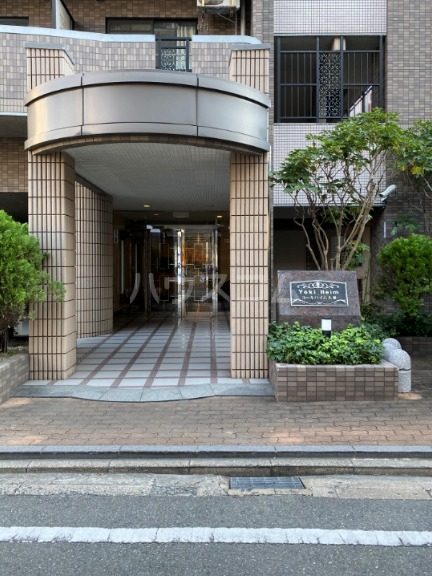 24/30 エントランス