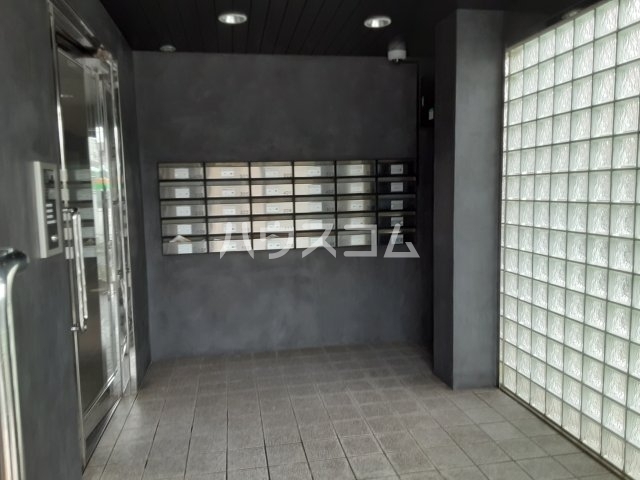 21/27 エントランス