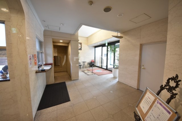 2/5 エントランス