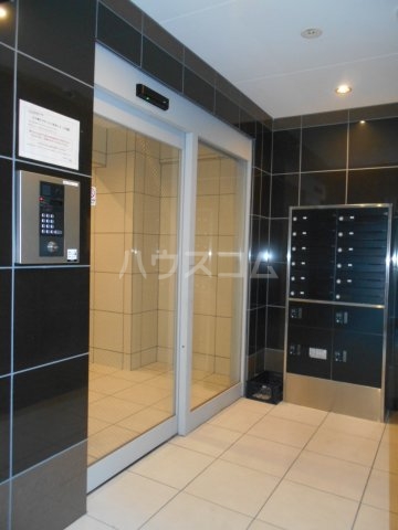 18/21 エントランス