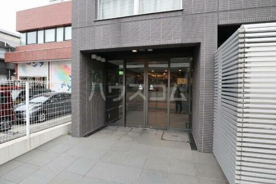 16/23 エントランス