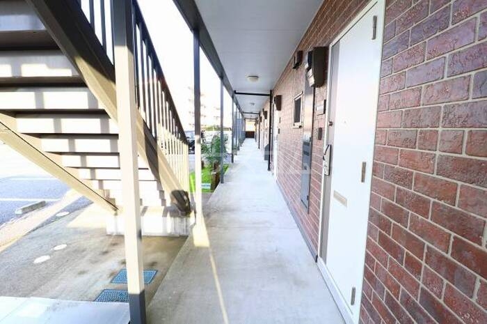 20/30 エントランス