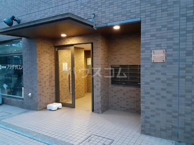 28/30 エントランス