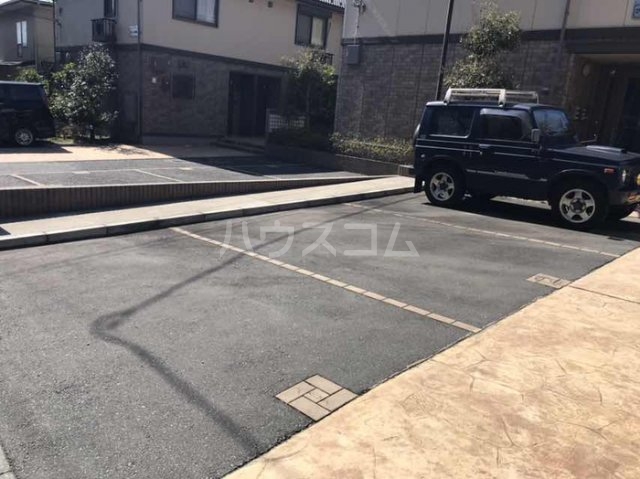 2/5 駐車場