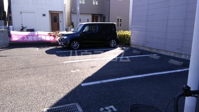 25/28 駐車場