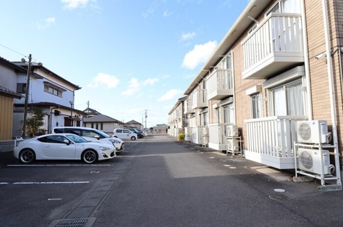 14/14 駐車場