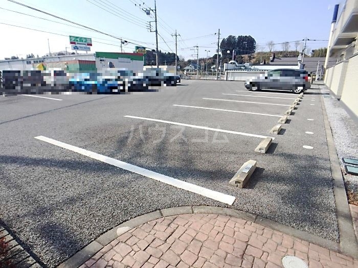 23/30 駐車場