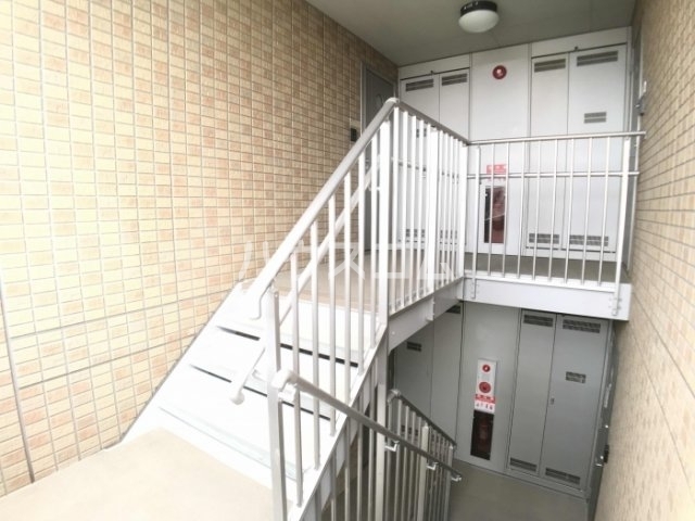 16/25 エントランス