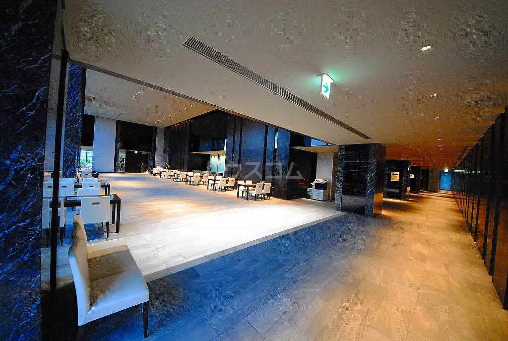 27/30 エントランス