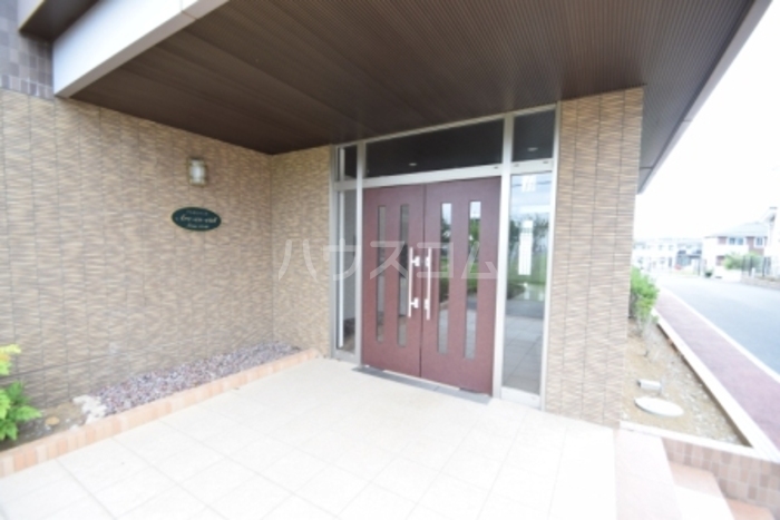 26/30 エントランス