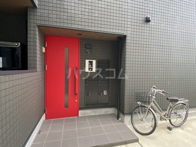 21/30 エントランス