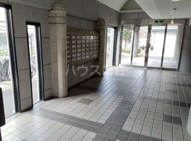 23/30 エントランス