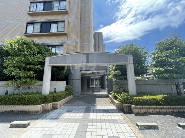 24/30 エントランス