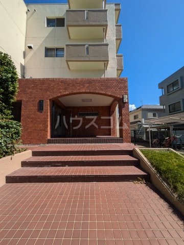 24/25 エントランス